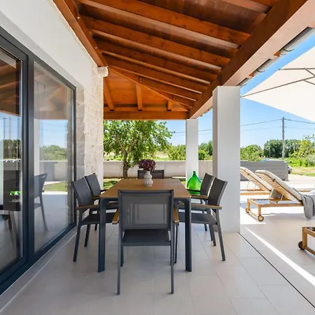Tonka Villa *